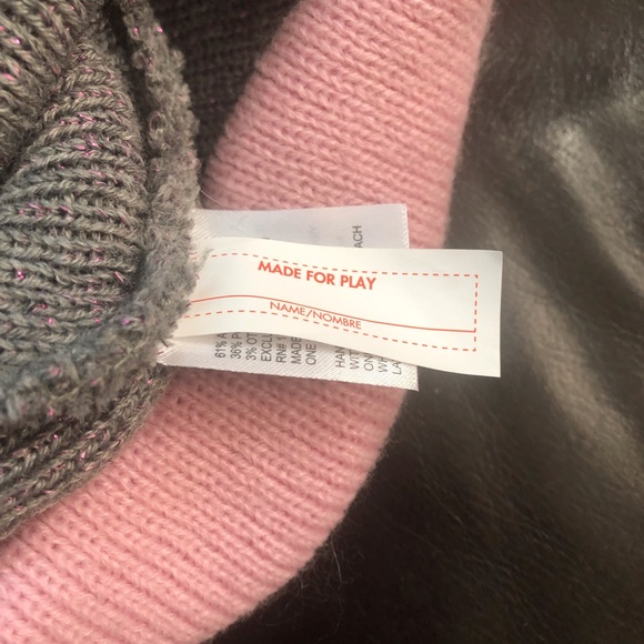 🔥SOLD🔥🐾Girls Adorable Sequin Pug Knit Hat🐾 - Picture 4 of 4